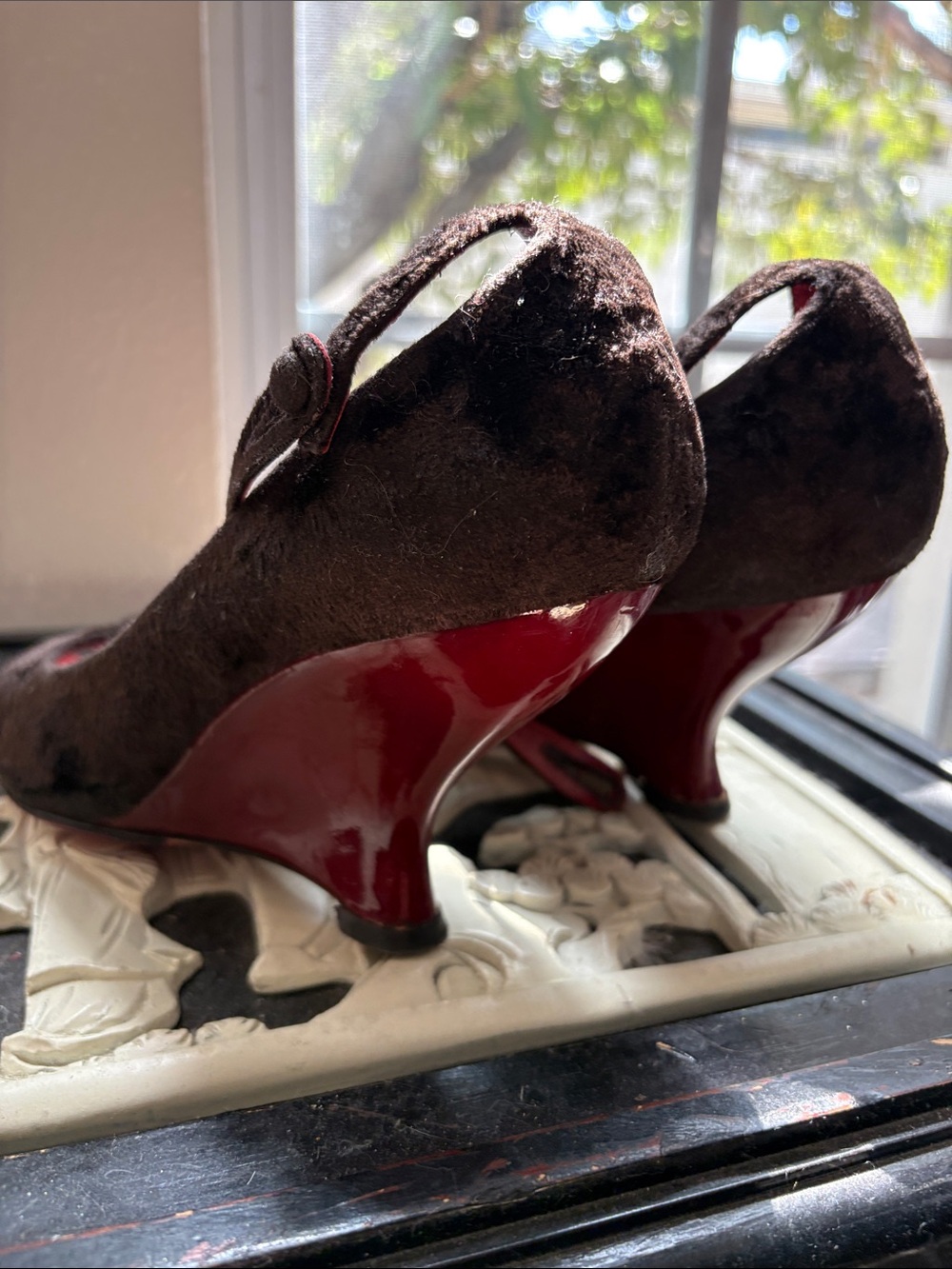 Tom Ford Yves Saint Laurent Chocolate velvet Peep-Toe Heels with Red Soles - Picture 7 of 10